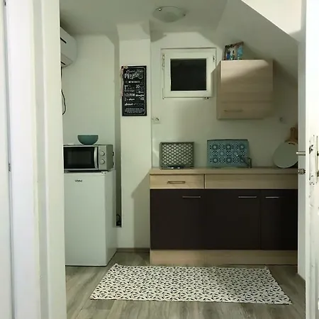 Chloe * Τρογκίρ